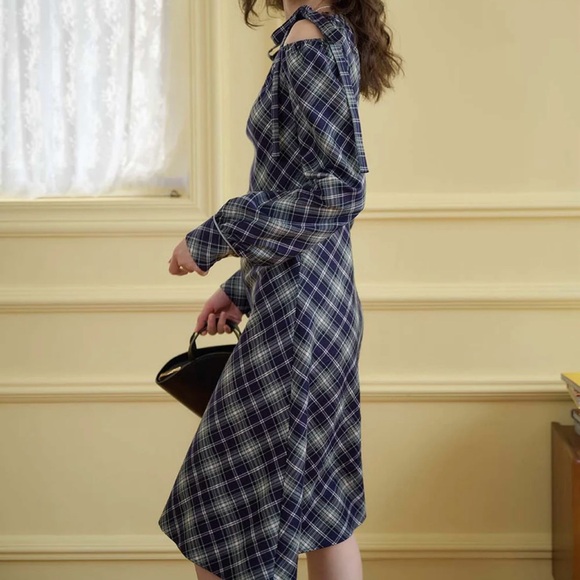 💙Vintage Cold-Shoulder Navy Plaid Midi Dress with Long Sleeves Like New size S - Picture 4 of 14